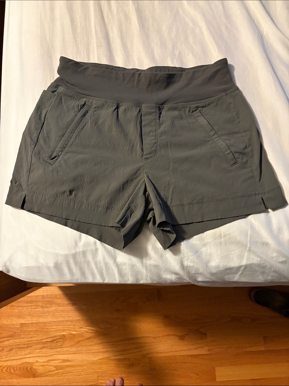 Athleta Olive Trekkie North Pull-On Shorts